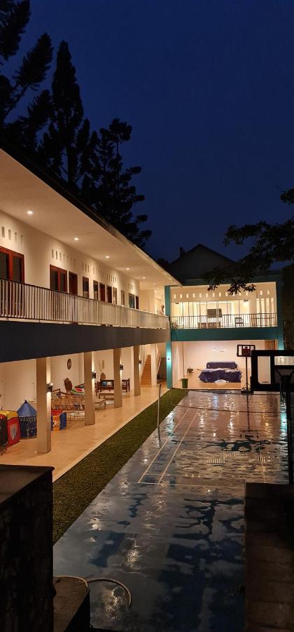 Villa Aurora Cisarua Exterior photo